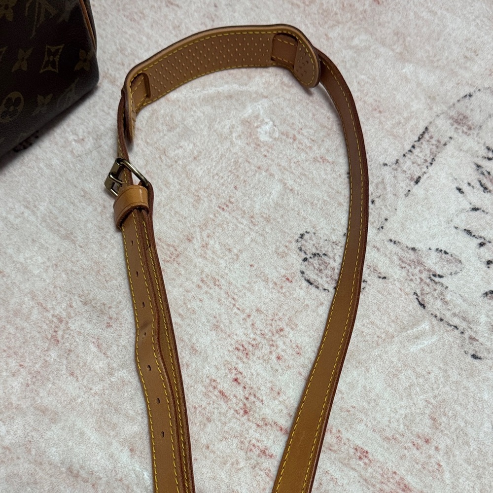 Authentic Louis Vuitton Keepall Monogram Duffel B… - image 15